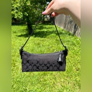 Authentic Vintage Coach Hampton Baguette bag E05M - 8K01